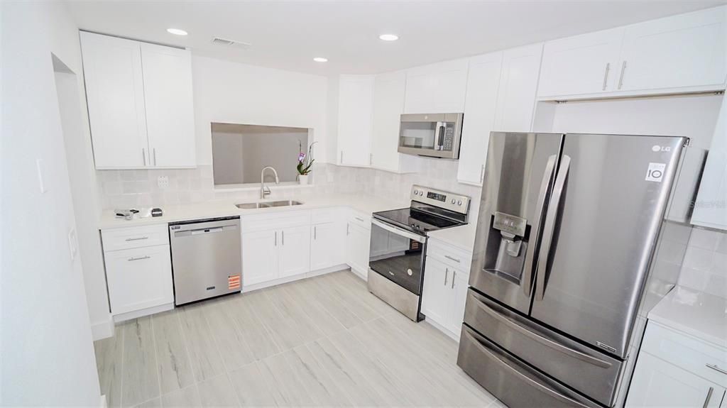 For Sale: $195,000 (2 beds, 2 baths, 1089 Square Feet)