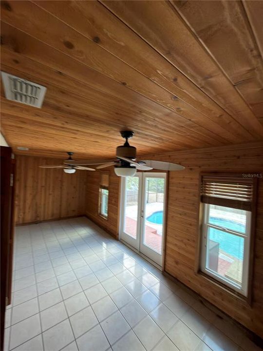 待售: $372,000 (4 贝兹, 2 浴室, 1937 平方英尺)