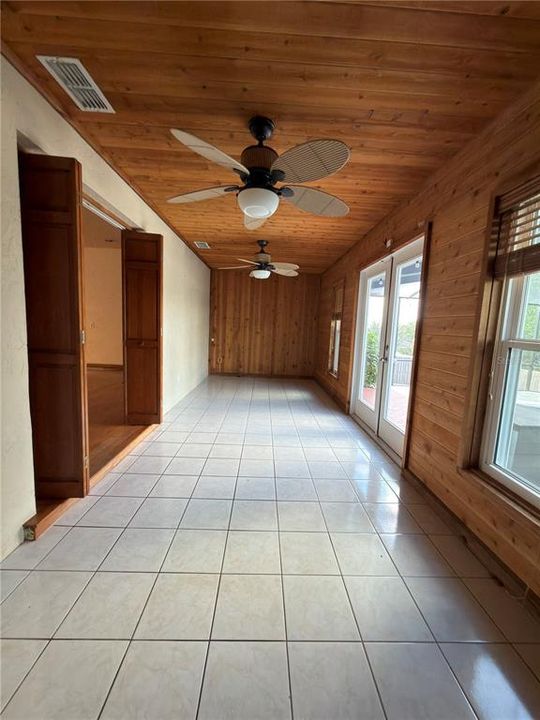 待售: $372,000 (4 贝兹, 2 浴室, 1937 平方英尺)