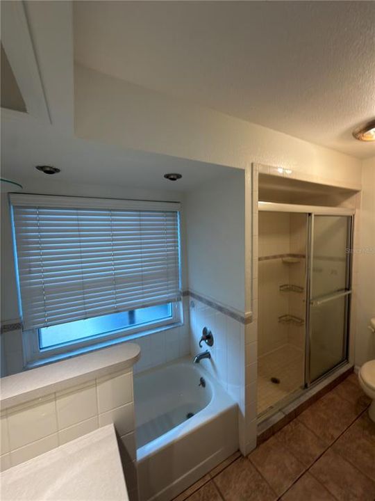 待售: $372,000 (4 贝兹, 2 浴室, 1937 平方英尺)