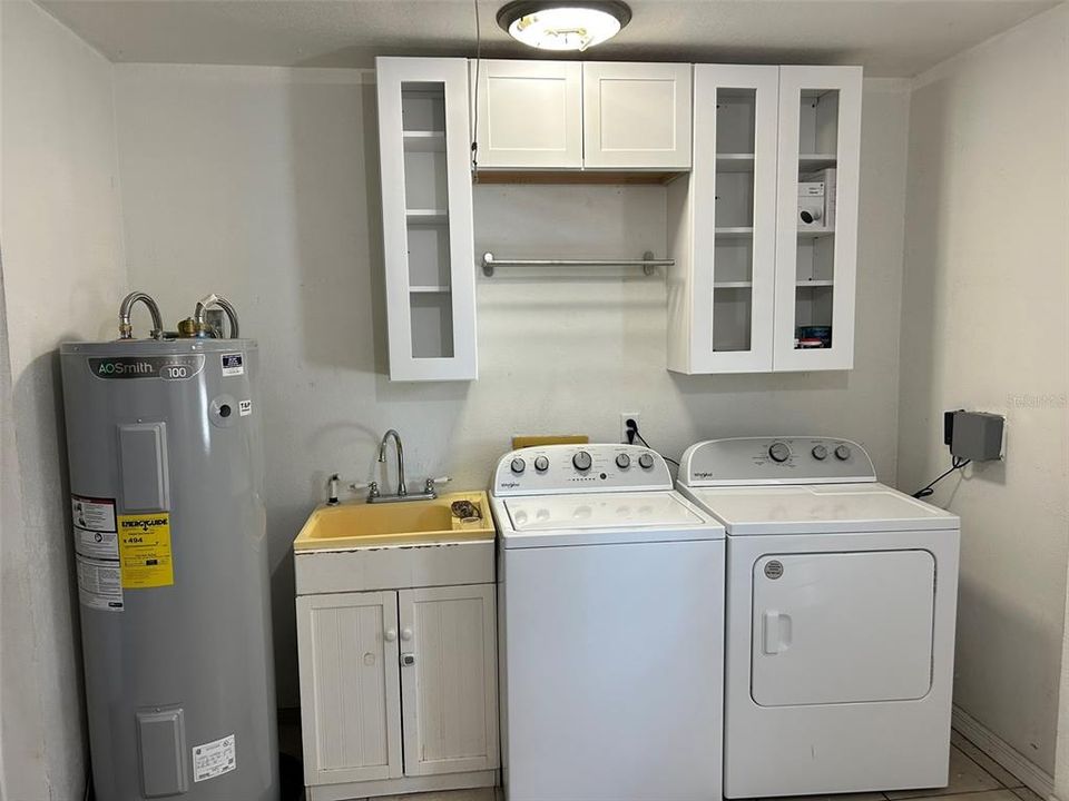 待售: $372,000 (4 贝兹, 2 浴室, 1937 平方英尺)