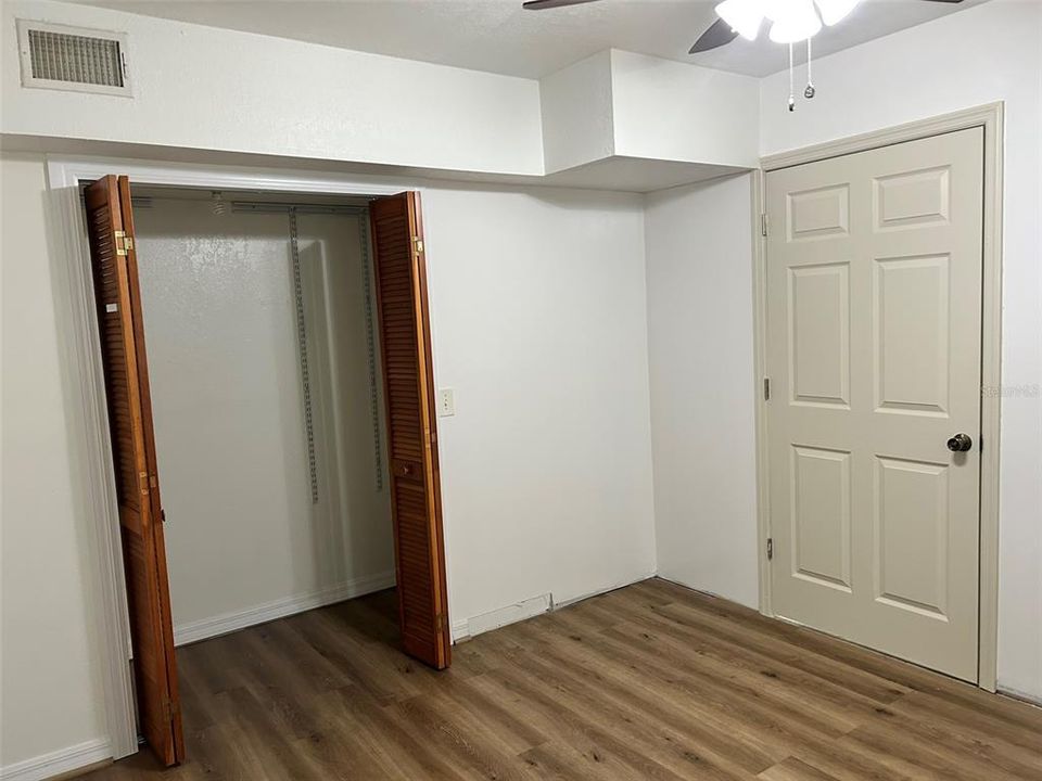 待售: $372,000 (4 贝兹, 2 浴室, 1937 平方英尺)