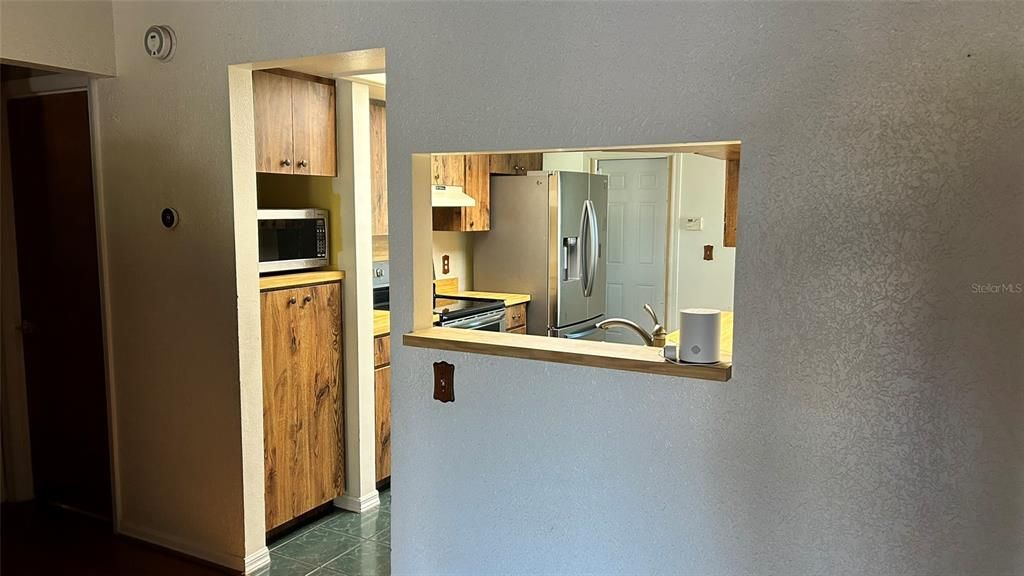 待售: $372,000 (4 贝兹, 2 浴室, 1937 平方英尺)