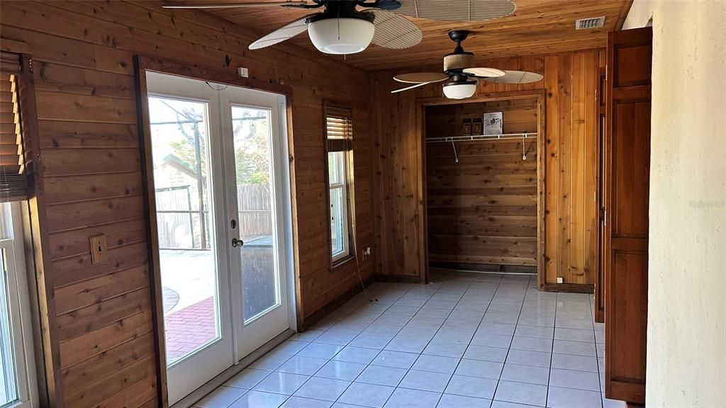 待售: $372,000 (4 贝兹, 2 浴室, 1937 平方英尺)