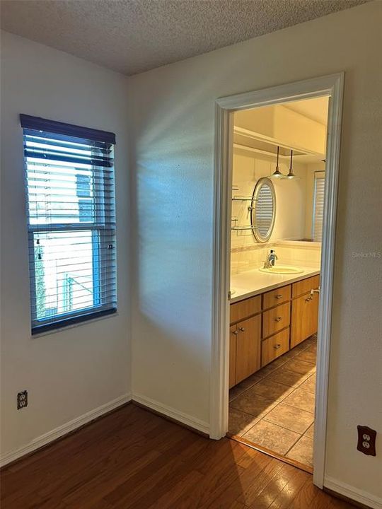 待售: $372,000 (4 贝兹, 2 浴室, 1937 平方英尺)