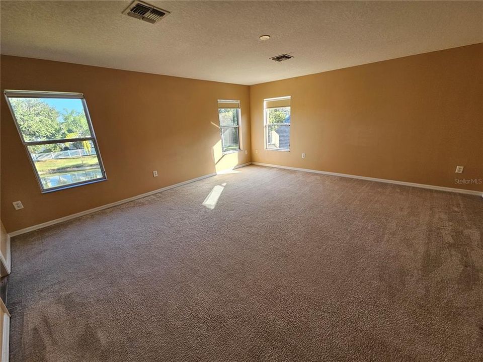 For Rent: $2,300 (3 beds, 2 baths, 2630 Square Feet)