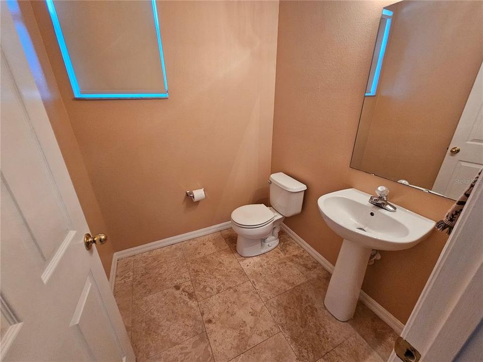 For Rent: $2,300 (3 beds, 2 baths, 2630 Square Feet)