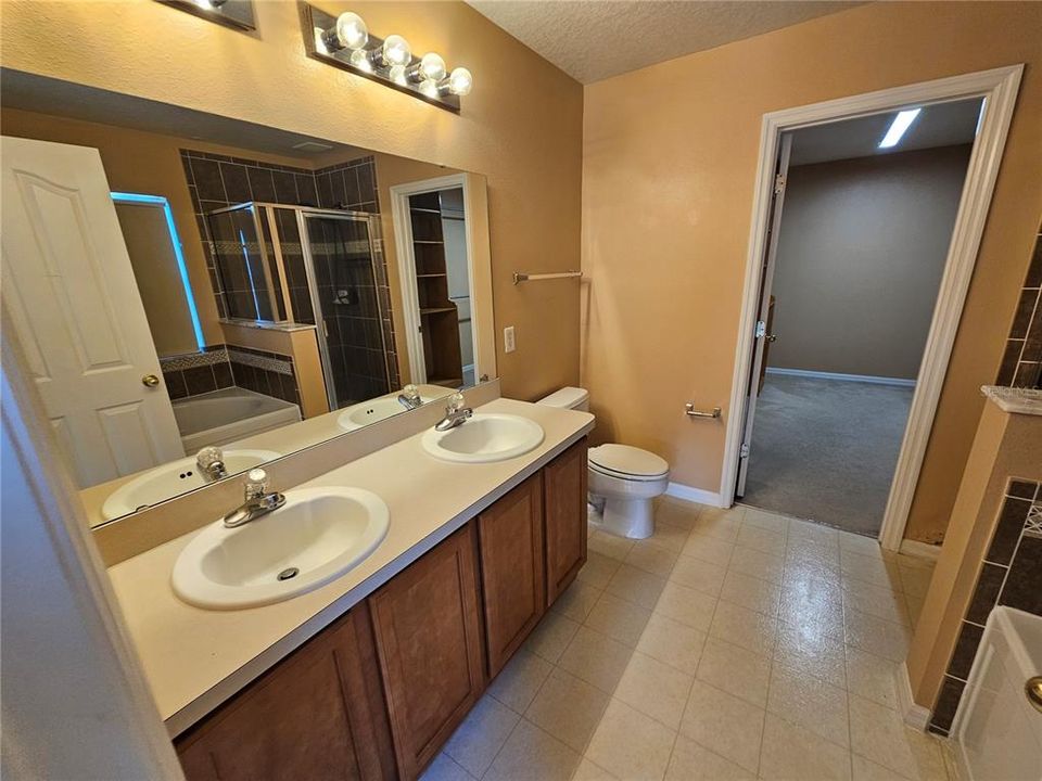For Rent: $2,300 (3 beds, 2 baths, 2630 Square Feet)