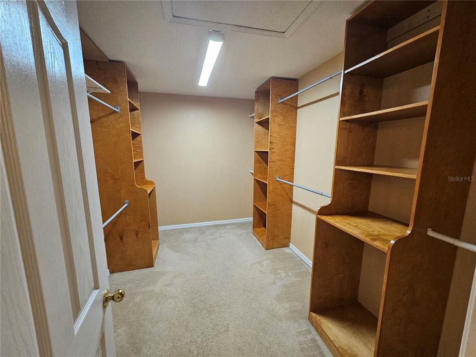 For Rent: $2,300 (3 beds, 2 baths, 2630 Square Feet)