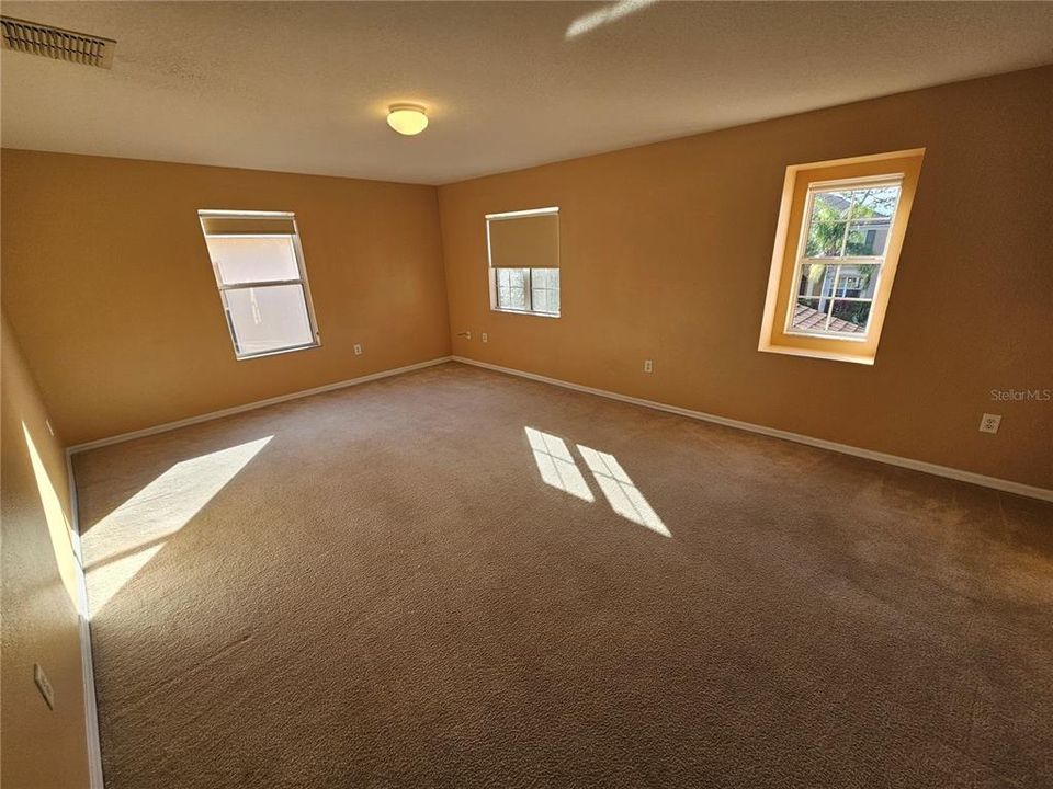 For Rent: $2,300 (3 beds, 2 baths, 2630 Square Feet)