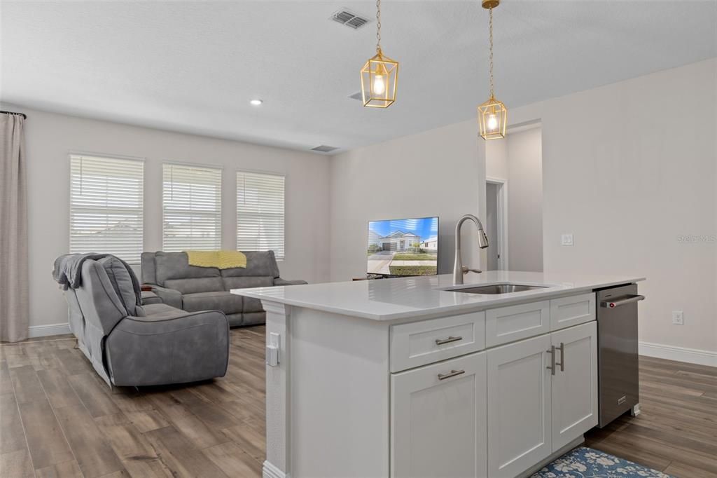 На продажу: $450,000 (3 спален, 2 ванн, 1701 Квадратных фут)