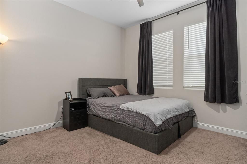 На продажу: $450,000 (3 спален, 2 ванн, 1701 Квадратных фут)