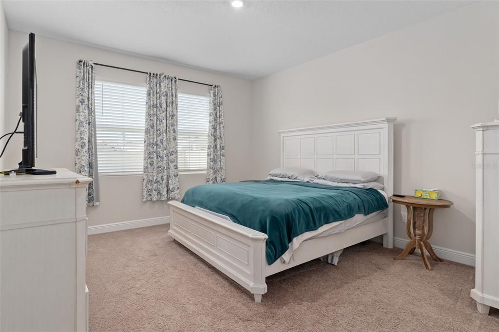 На продажу: $450,000 (3 спален, 2 ванн, 1701 Квадратных фут)