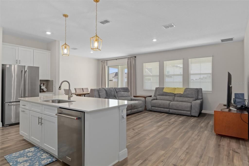 На продажу: $450,000 (3 спален, 2 ванн, 1701 Квадратных фут)