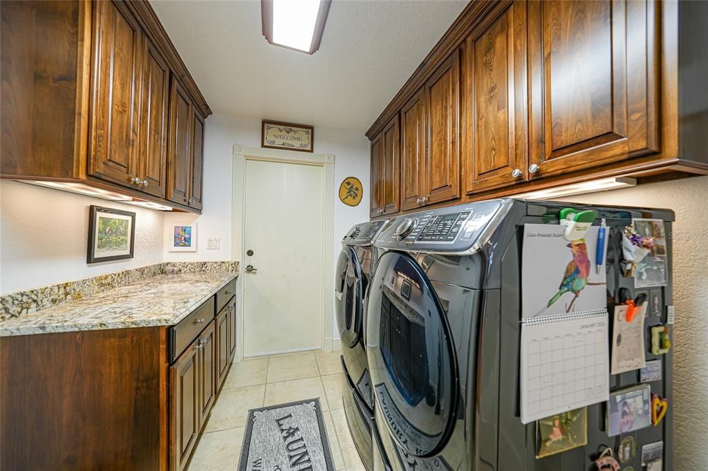 En Venta: $825,000 (3 camas, 2 baños, 2284 Pies cuadrados)