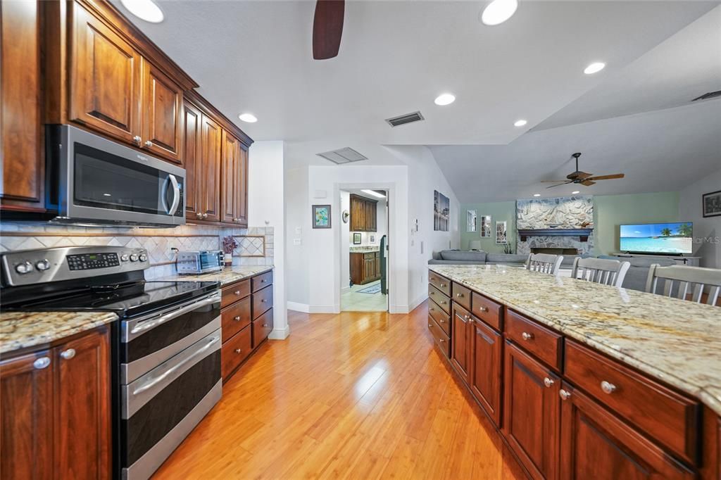 En Venta: $825,000 (3 camas, 2 baños, 2284 Pies cuadrados)