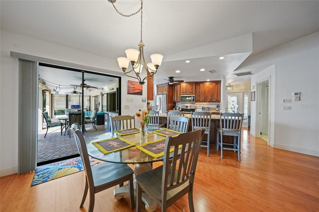 En Venta: $825,000 (3 camas, 2 baños, 2284 Pies cuadrados)