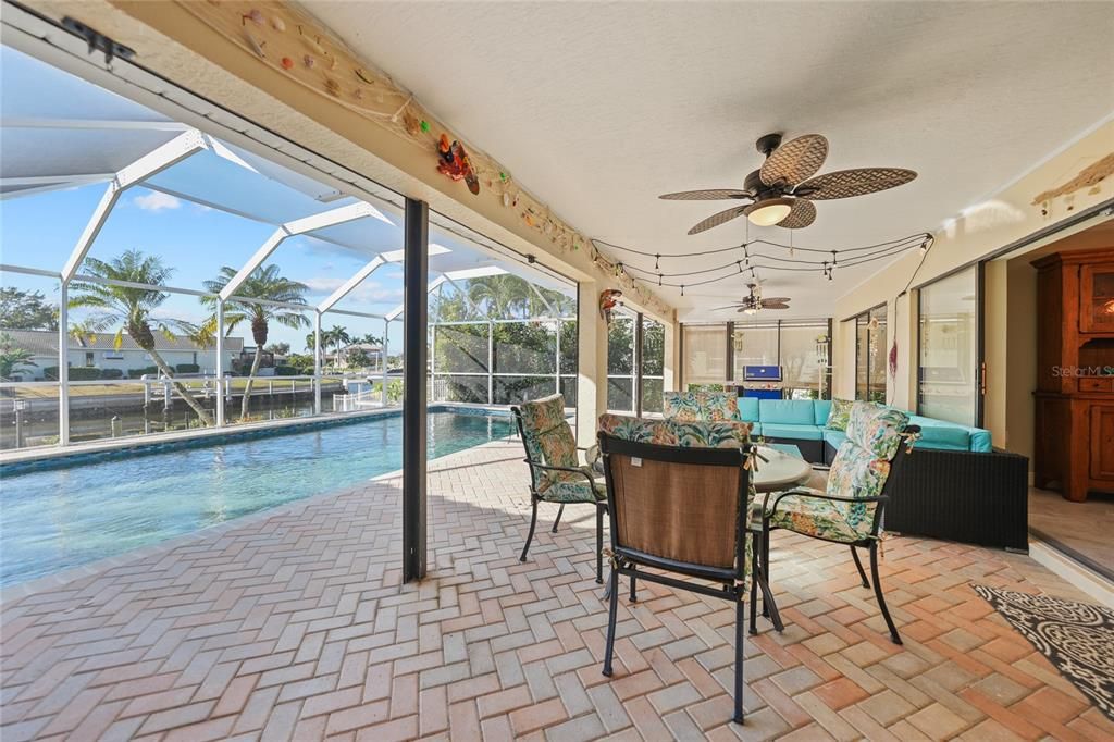 En Venta: $825,000 (3 camas, 2 baños, 2284 Pies cuadrados)