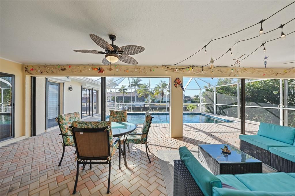 En Venta: $825,000 (3 camas, 2 baños, 2284 Pies cuadrados)