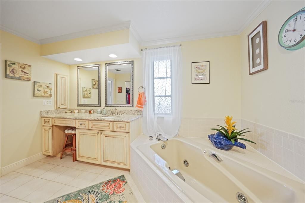 En Venta: $825,000 (3 camas, 2 baños, 2284 Pies cuadrados)