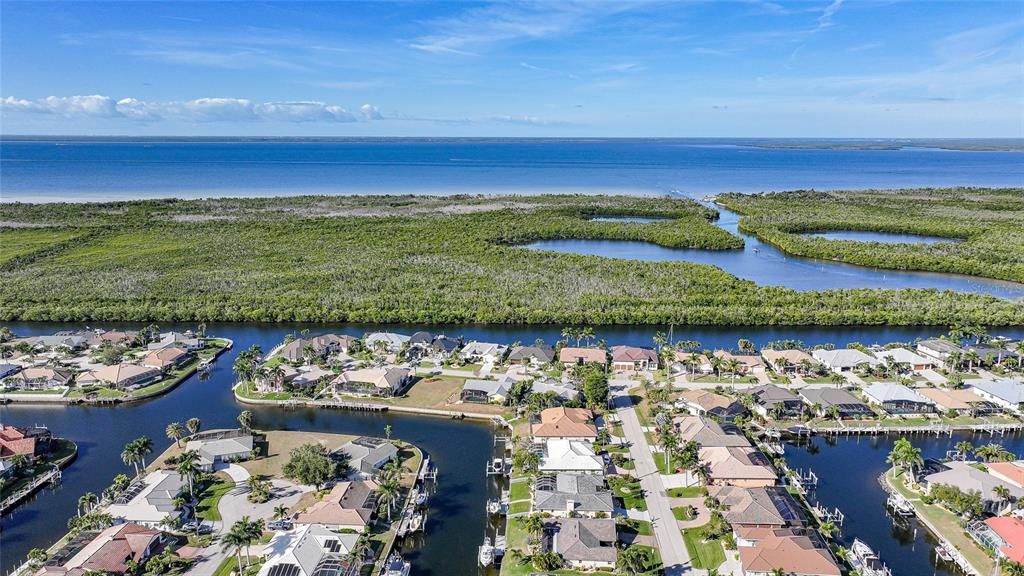 En Venta: $825,000 (3 camas, 2 baños, 2284 Pies cuadrados)