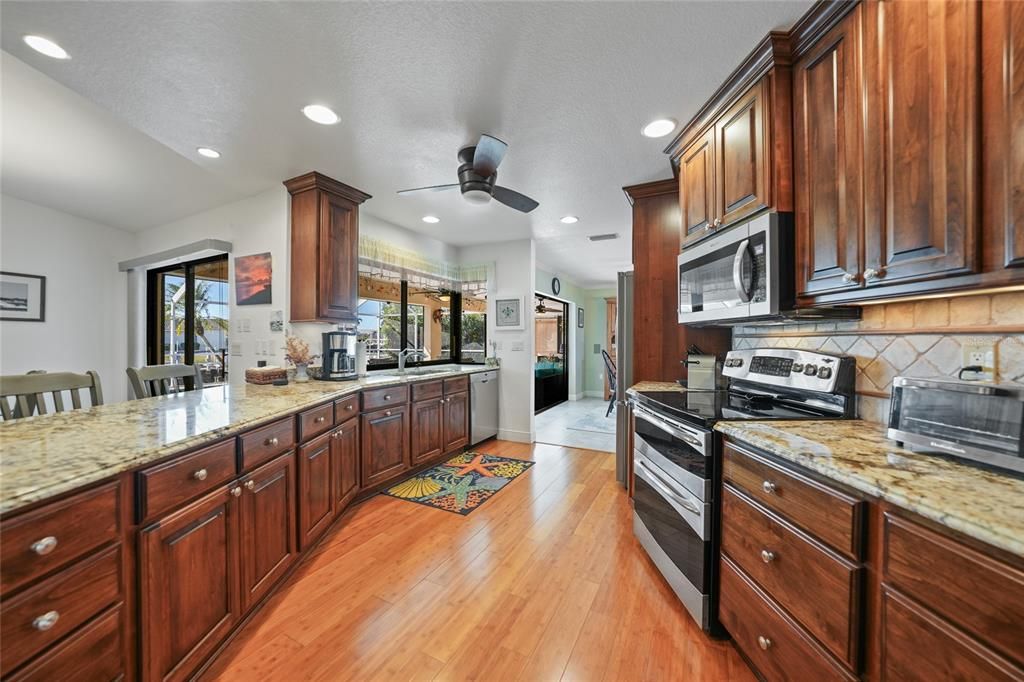 En Venta: $825,000 (3 camas, 2 baños, 2284 Pies cuadrados)