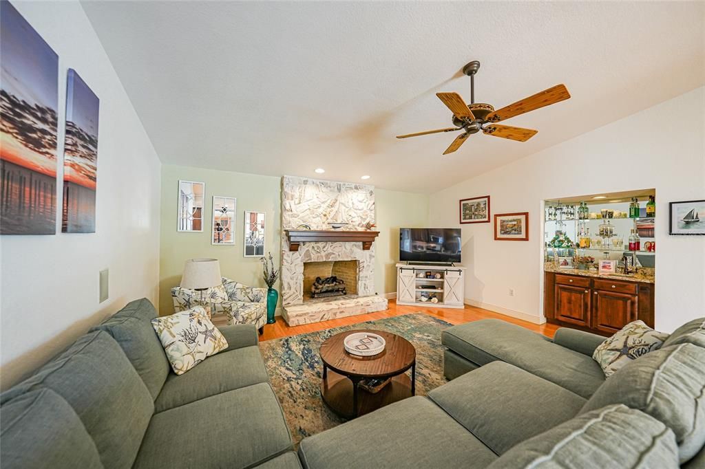 En Venta: $825,000 (3 camas, 2 baños, 2284 Pies cuadrados)