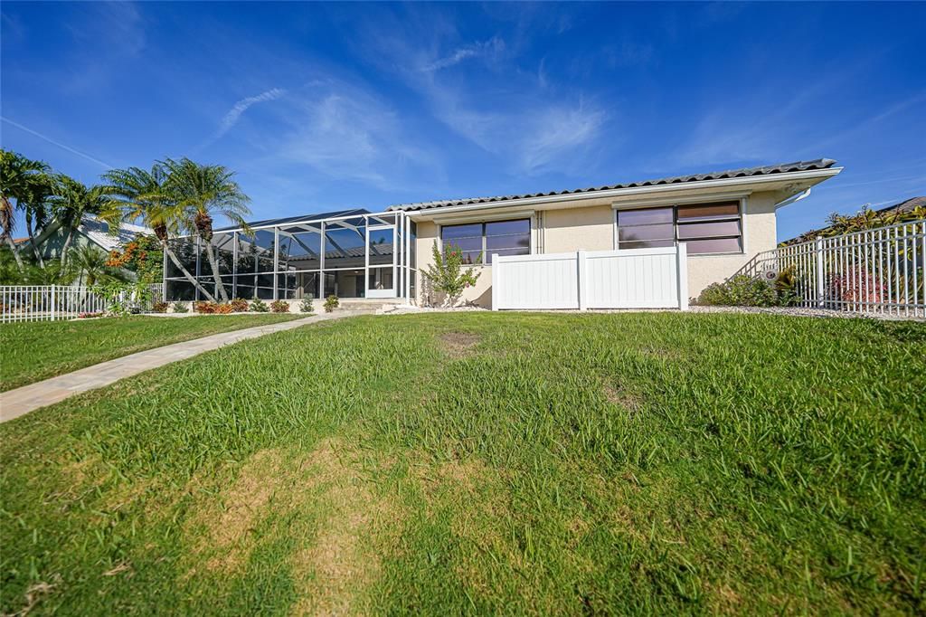 En Venta: $825,000 (3 camas, 2 baños, 2284 Pies cuadrados)