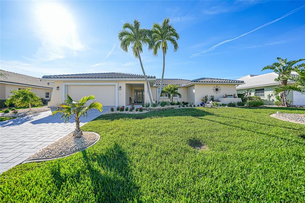 En Venta: $825,000 (3 camas, 2 baños, 2284 Pies cuadrados)