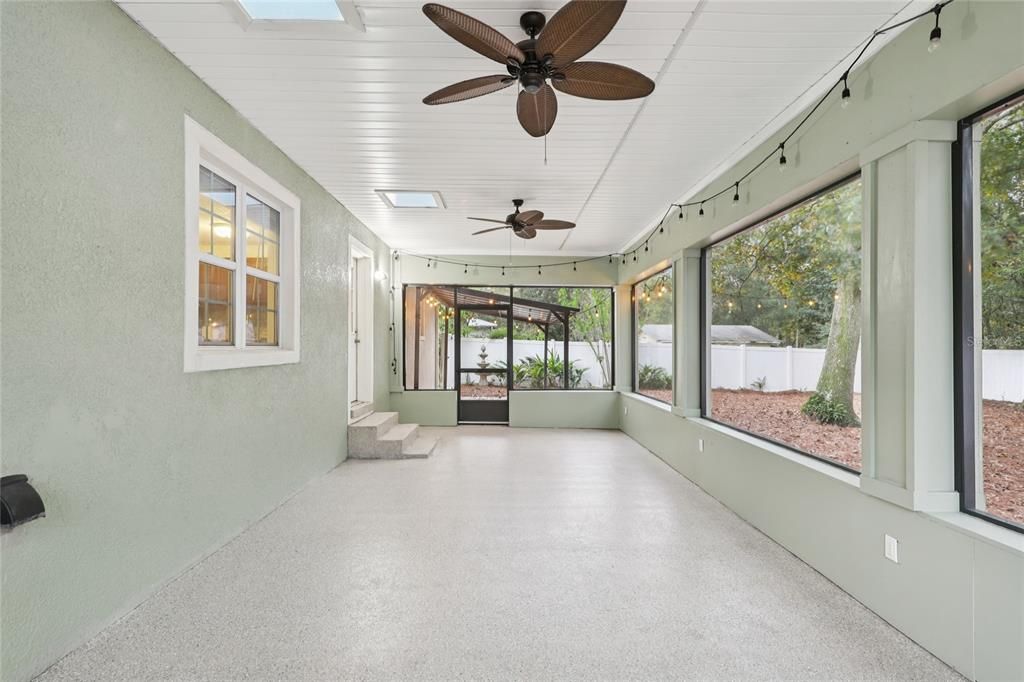 待售: $274,999 (3 贝兹, 1 浴室, 944 平方英尺)