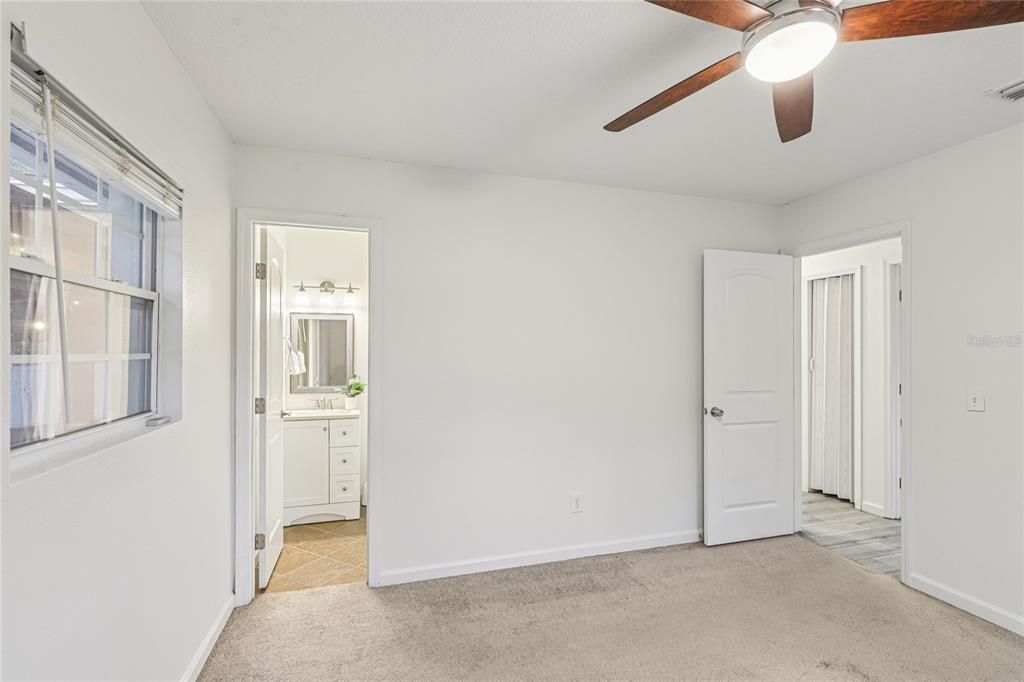 待售: $274,999 (3 贝兹, 1 浴室, 944 平方英尺)