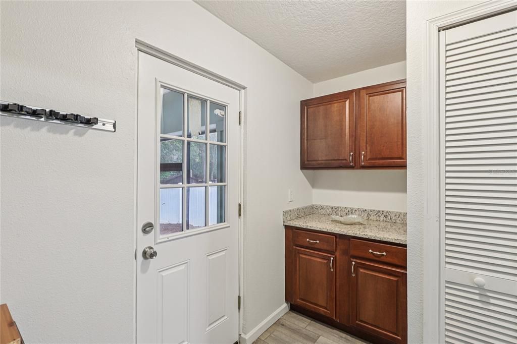 待售: $274,999 (3 贝兹, 1 浴室, 944 平方英尺)