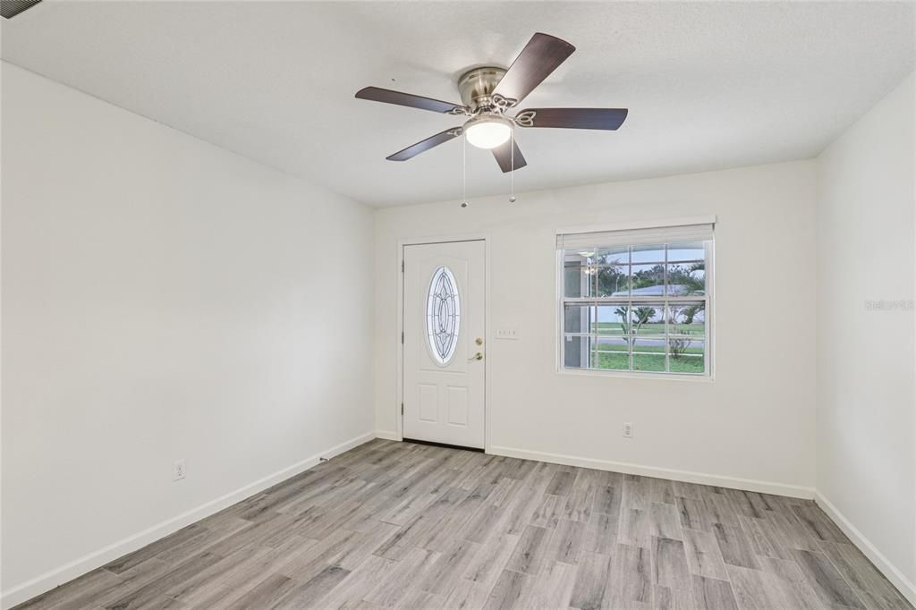 待售: $274,999 (3 贝兹, 1 浴室, 944 平方英尺)