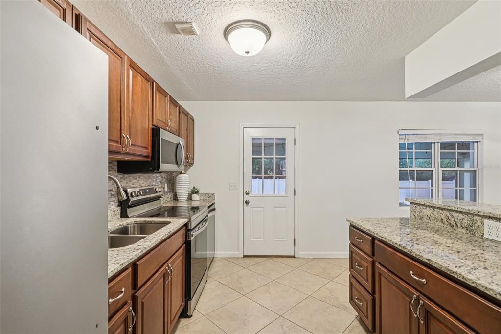 待售: $274,999 (3 贝兹, 1 浴室, 944 平方英尺)