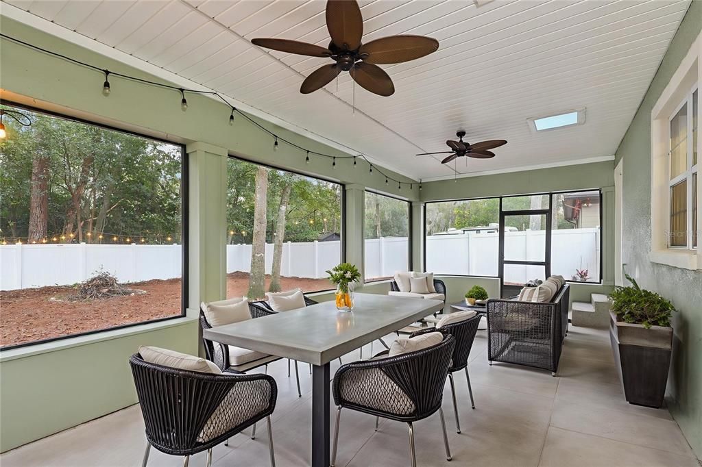 待售: $274,999 (3 贝兹, 1 浴室, 944 平方英尺)