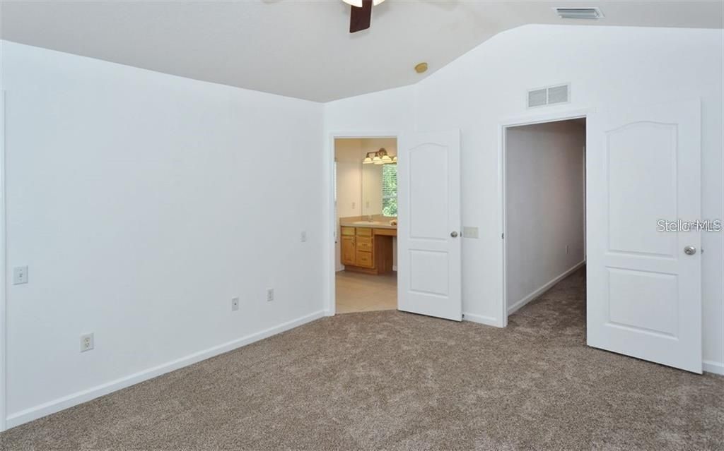 For Rent: $2,250 (3 beds, 2 baths, 1596 Square Feet)