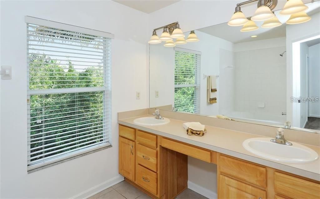 For Rent: $2,250 (3 beds, 2 baths, 1596 Square Feet)