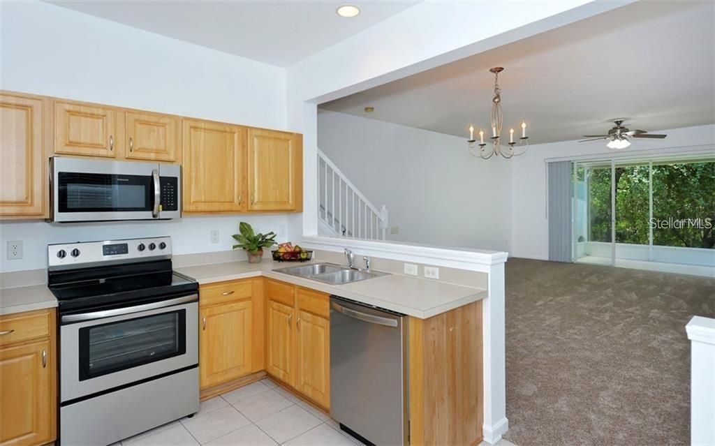 For Rent: $2,250 (3 beds, 2 baths, 1596 Square Feet)