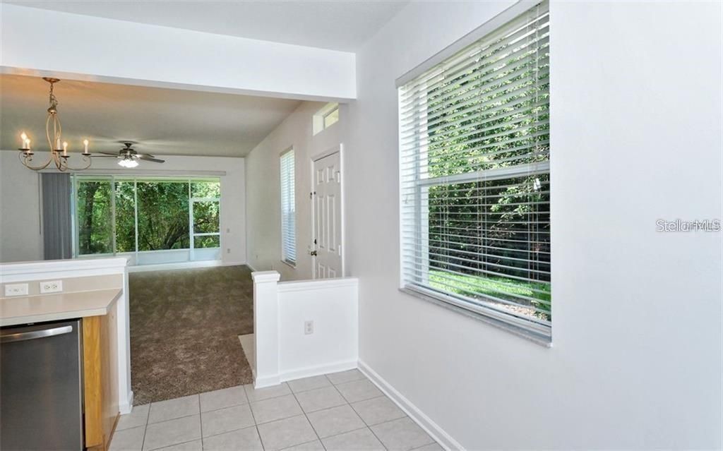 For Rent: $2,250 (3 beds, 2 baths, 1596 Square Feet)