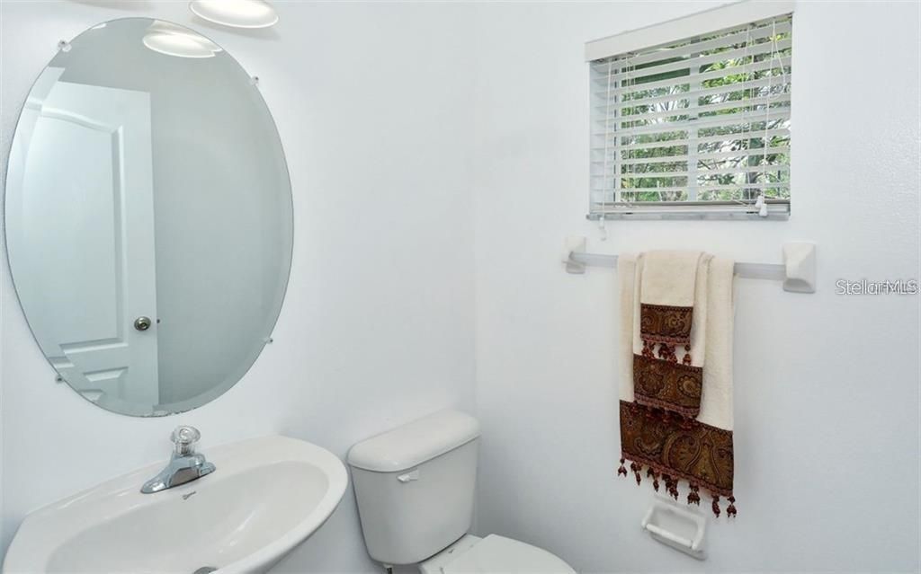 For Rent: $2,250 (3 beds, 2 baths, 1596 Square Feet)