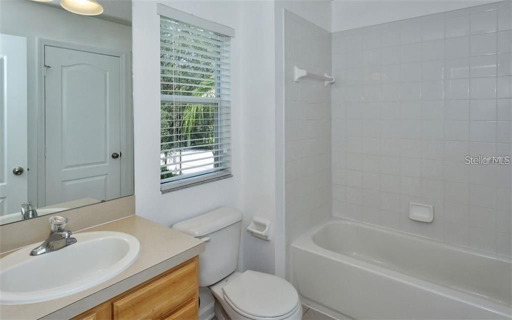 For Rent: $2,250 (3 beds, 2 baths, 1596 Square Feet)