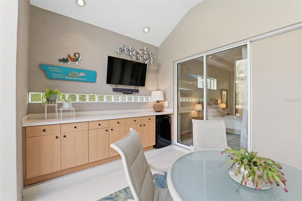 For Sale: $599,900 (4 beds, 2 baths, 2640 Square Feet)