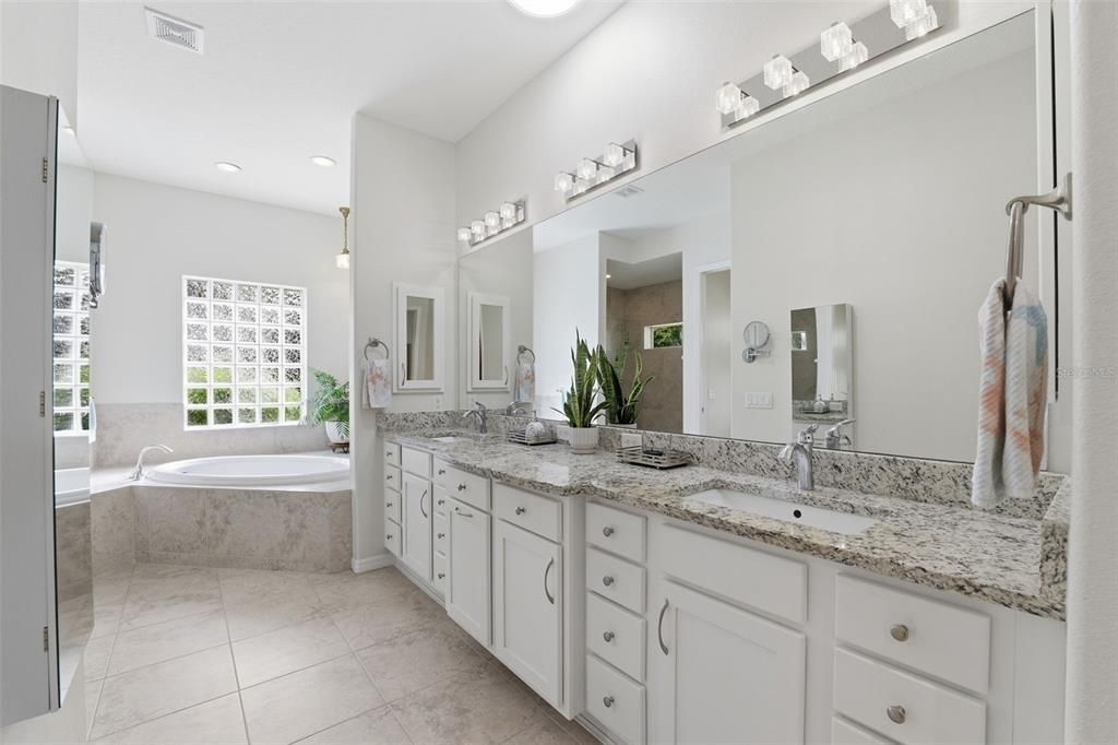 For Sale: $599,900 (4 beds, 2 baths, 2640 Square Feet)