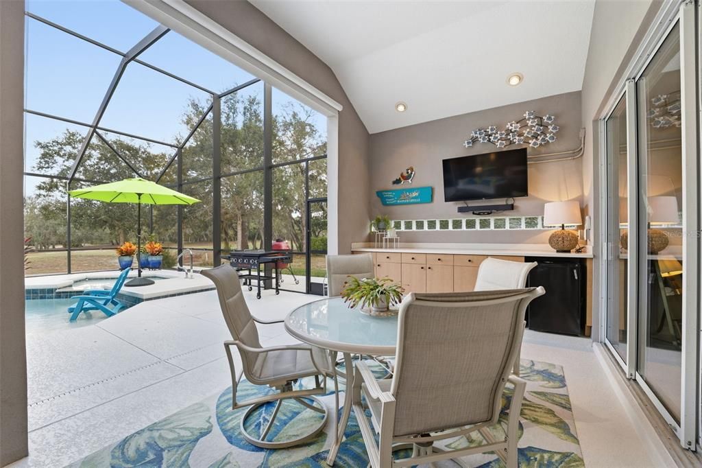 For Sale: $599,900 (4 beds, 2 baths, 2640 Square Feet)