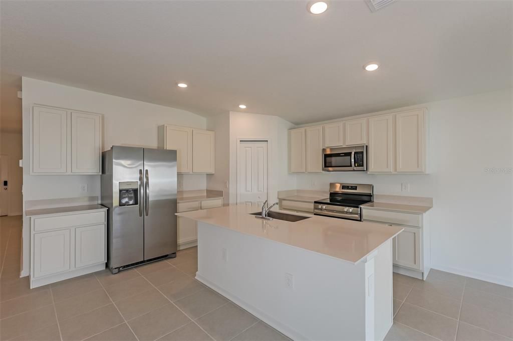 En Renta: $1,840 (4 camas, 2 baños, 1824 Pies cuadrados)