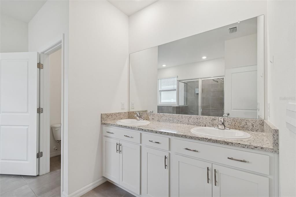 На продажу: $365,000 (4 спален, 2 ванн, 2046 Квадратных фут)