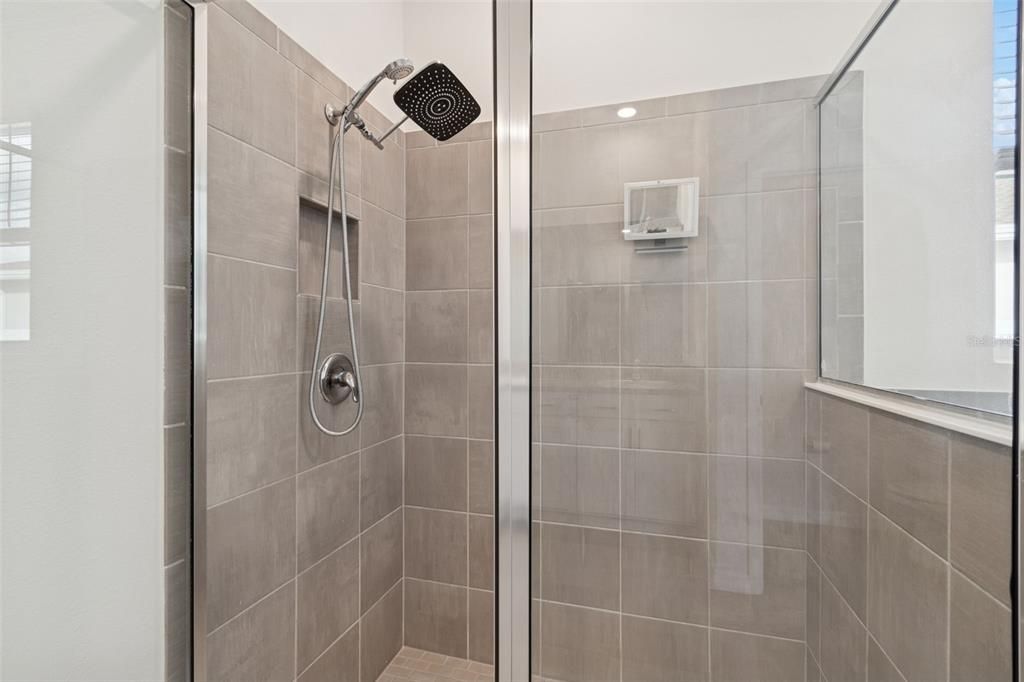 На продажу: $365,000 (4 спален, 2 ванн, 2046 Квадратных фут)