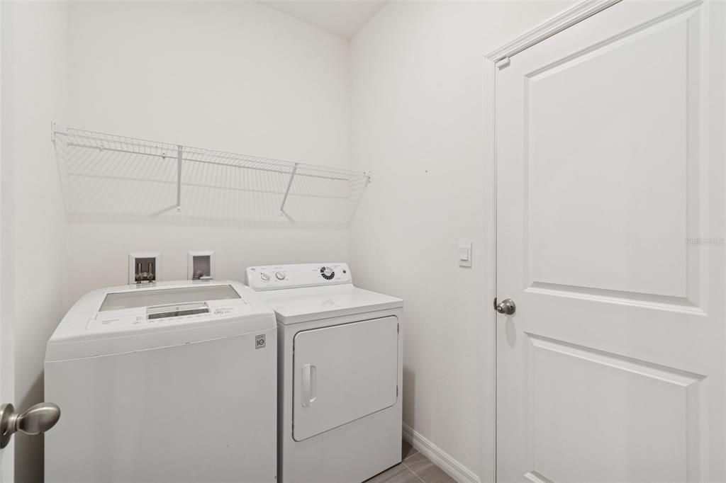 На продажу: $365,000 (4 спален, 2 ванн, 2046 Квадратных фут)