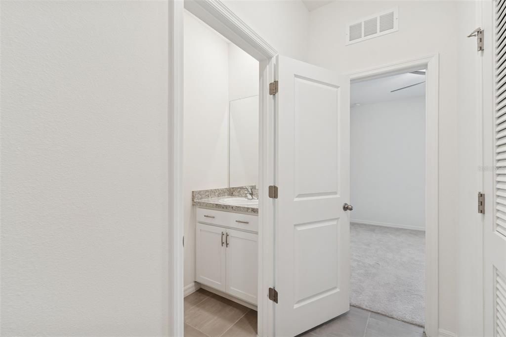 На продажу: $365,000 (4 спален, 2 ванн, 2046 Квадратных фут)