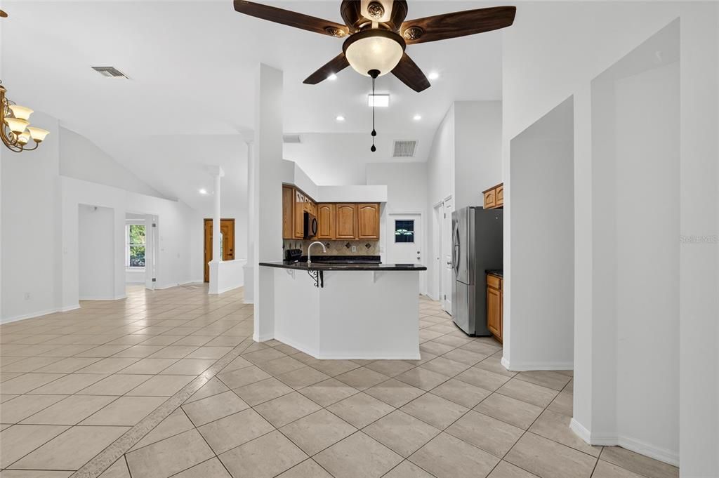 待售: $575,000 (4 贝兹, 2 浴室, 2043 平方英尺)